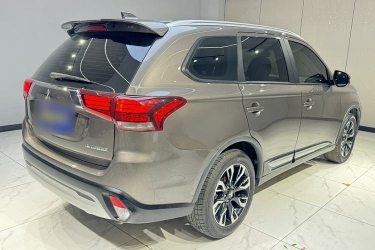 Used Mitsubishi Outlander 2019 2.0L Two-Wheel Drive Comfort Edition 5 Seats China VI Standard Exterior 3