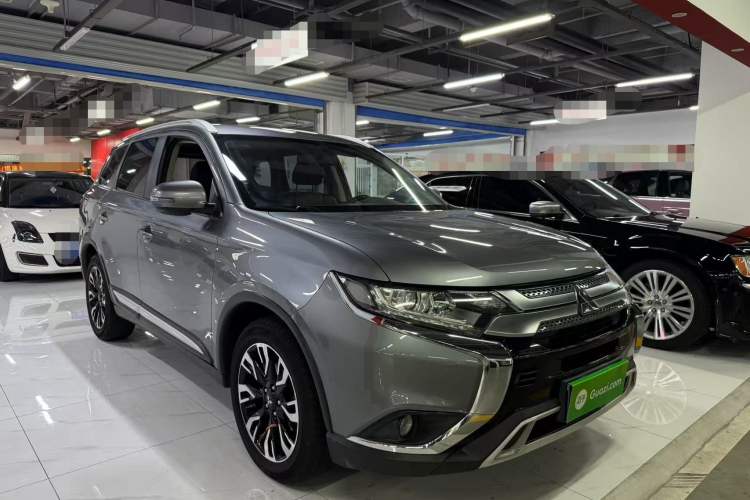 Used Mitsubishi Outlander 2020 2.0L Two-Wheel Drive Enjoyment Version 5 Seats Exterior 3