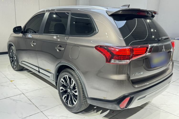 Used Mitsubishi Outlander 2019 2.0L Two-Wheel Drive Comfort Edition 5 Seats China VI Standard Exterior 4
