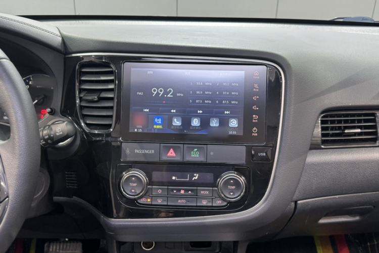 Used Mitsubishi Outlander 2019 2.0L Two-Wheel Drive Comfort Edition 5 Seats China VI Standard Interior 2