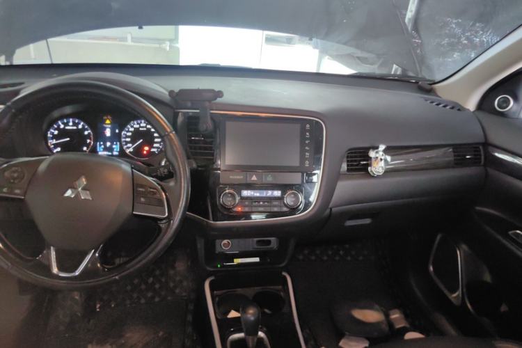 Used Mitsubishi Outlander 2019 2.0L Two-Wheel Drive Comfort Edition 5 Seats China V Standard Interior 2