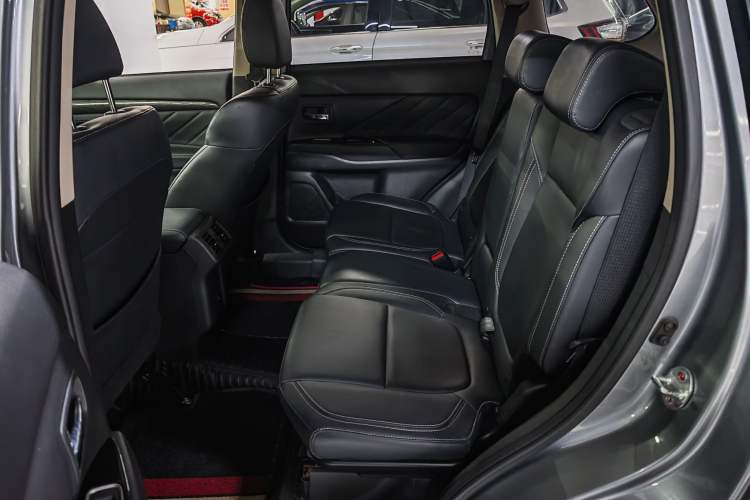Used Mitsubishi Outlander 2020 2.0L Two-Wheel Drive Enjoyment Version 5 Seats Interior 3