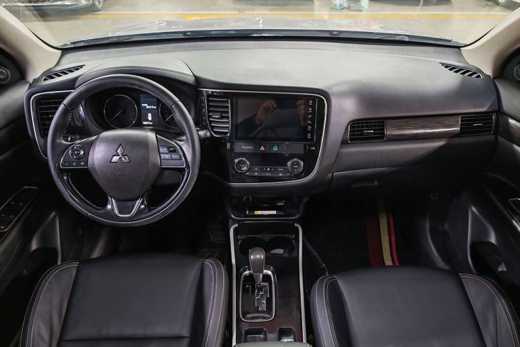 Used Mitsubishi Outlander 2020 2.0L Two-Wheel Drive Enjoyment Version 5 Seats Interior 4