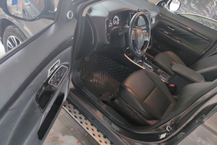 Used Mitsubishi Outlander 2019 2.0L Two-Wheel Drive Comfort Edition 5 Seats China V Standard Interior 7
