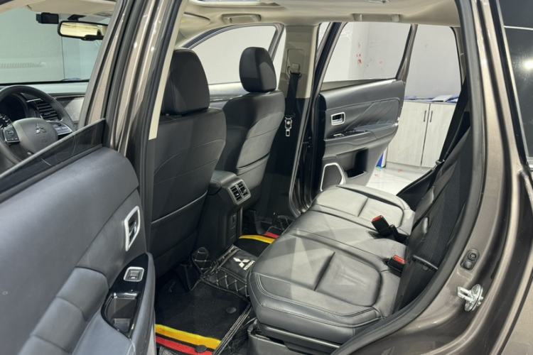 Used Mitsubishi Outlander 2019 2.0L Two-Wheel Drive Comfort Edition 5 Seats China VI Standard Interior 8