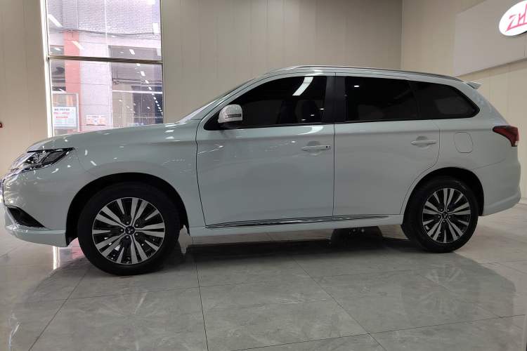 Used Mitsubishi Outlander 2021 Revised Version 2.0L Two-Wheel Drive Enjoyment Edition 5 Seats Exterior 2