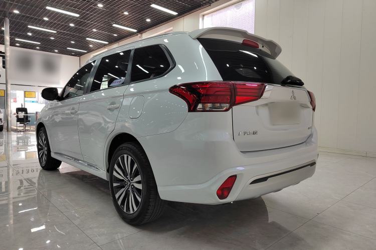 Used Mitsubishi Outlander 2021 Revised Version 2.0L Two-Wheel Drive Enjoyment Edition 5 Seats Exterior 3