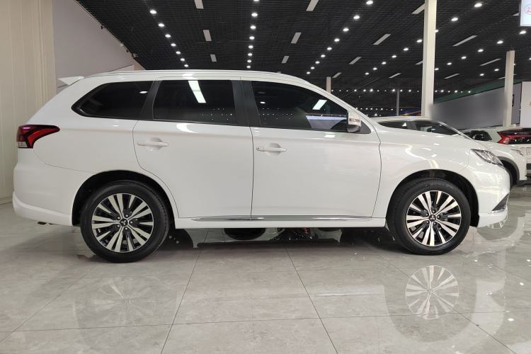 Used Mitsubishi Outlander 2021 Revised Version 2.0L Two-Wheel Drive Enjoyment Edition 5 Seats Exterior 6