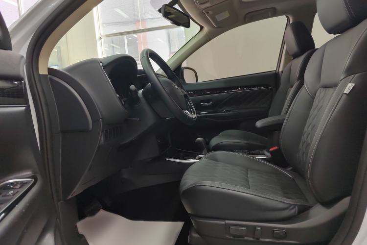 Used Mitsubishi Outlander 2021 Revised Version 2.0L Two-Wheel Drive Enjoyment Edition 5 Seats Interior 3
