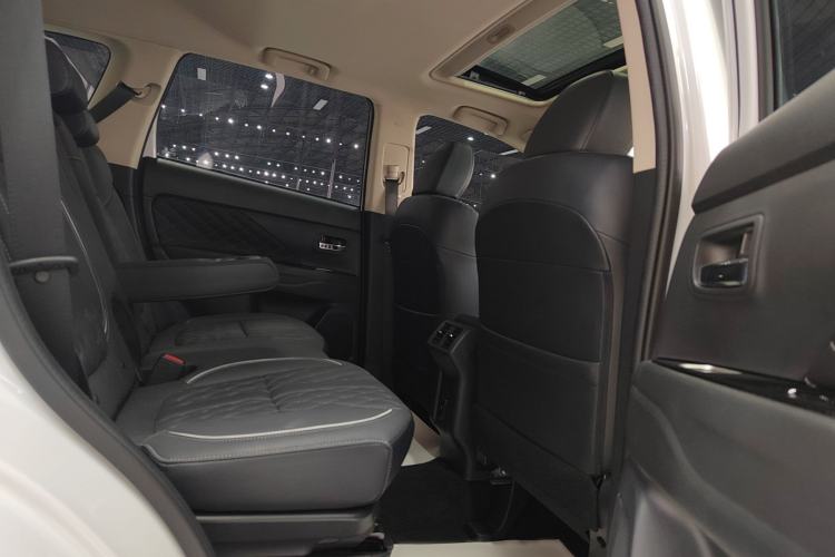 Used Mitsubishi Outlander 2021 Revised Version 2.0L Two-Wheel Drive Enjoyment Edition 5 Seats Interior 6