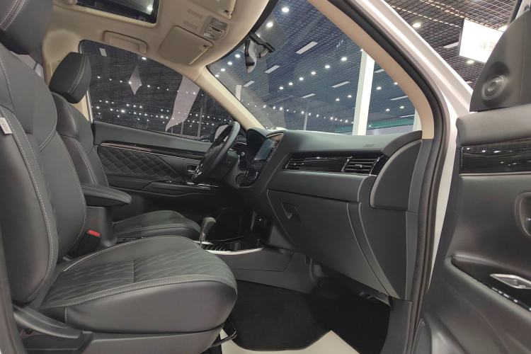 Used Mitsubishi Outlander 2021 Revised Version 2.0L Two-Wheel Drive Enjoyment Edition 5 Seats Interior 7