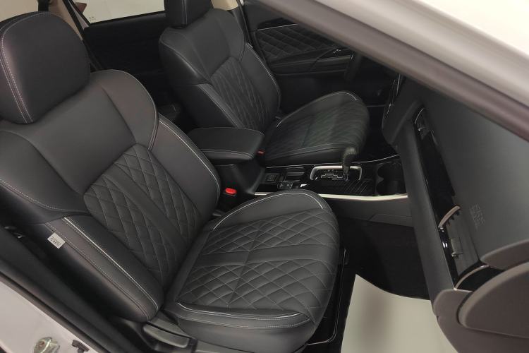 Used Mitsubishi Outlander 2021 Revised Version 2.0L Two-Wheel Drive Enjoyment Edition 5 Seats Interior 8