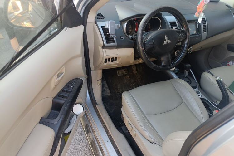 Used Mitsubishi Outlander 2006 3.0 Luxury Model Driver Seat