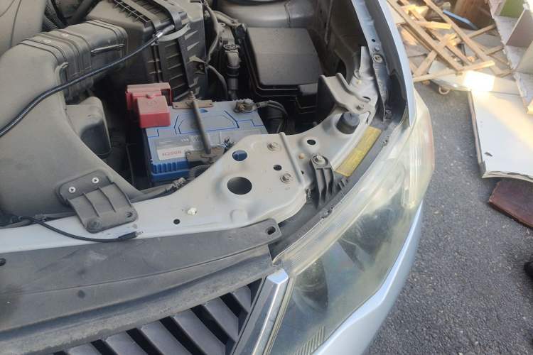 Used Mitsubishi Outlander 2006 3.0 Luxury Model Engine Bay Left