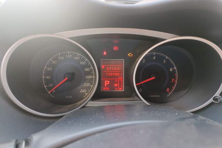 Used Mitsubishi Outlander 2006 3.0 Luxury Model Odometer Close Up
