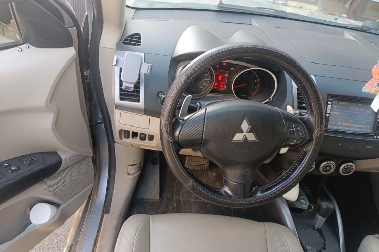 Used Mitsubishi Outlander 2006 3.0 Luxury Model Steering Wheel