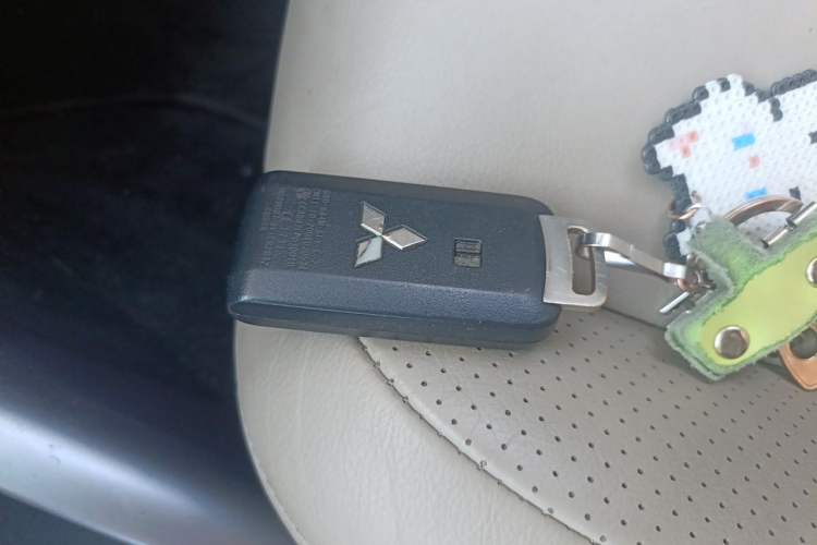 Used Mitsubishi Outlander 2006 3.0 Luxury Model Vehicle Key