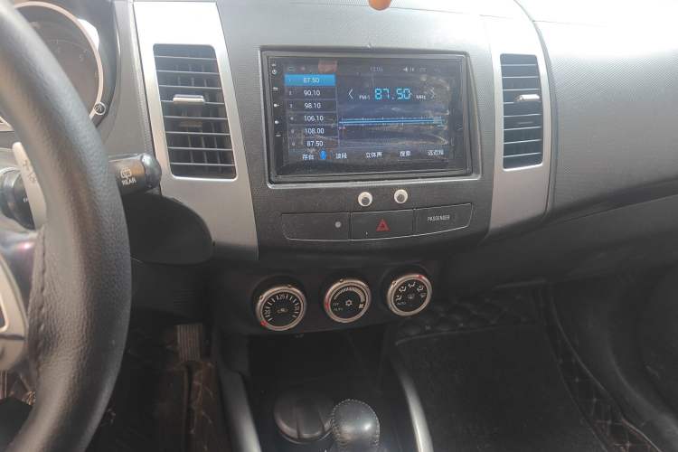 Used Mitsubishi Outlander 2007 2.4 Fashion Edition Audio And AC Panel