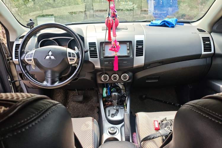 Used Mitsubishi Outlander 2007 2.4 Fashion Edition Center Console