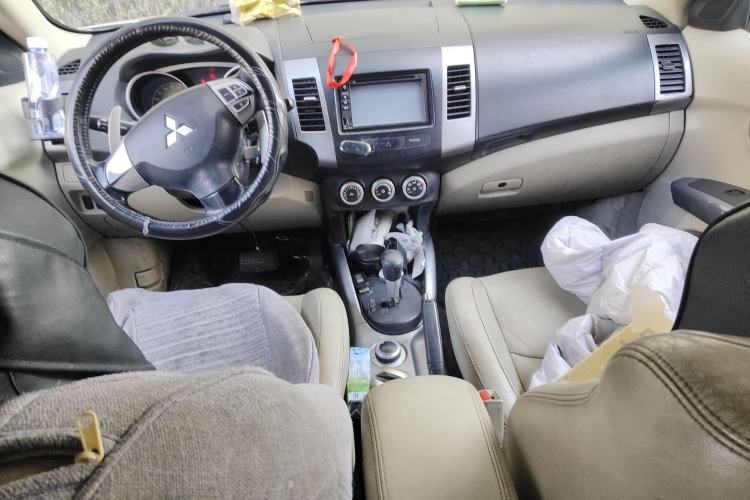 Used Mitsubishi Outlander 2007 2.4 Fashion Edition Center Console