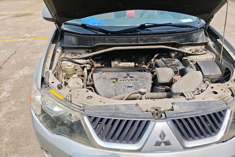 Used Mitsubishi Outlander 2007 2.4 Fashion Edition Engine Bay Right