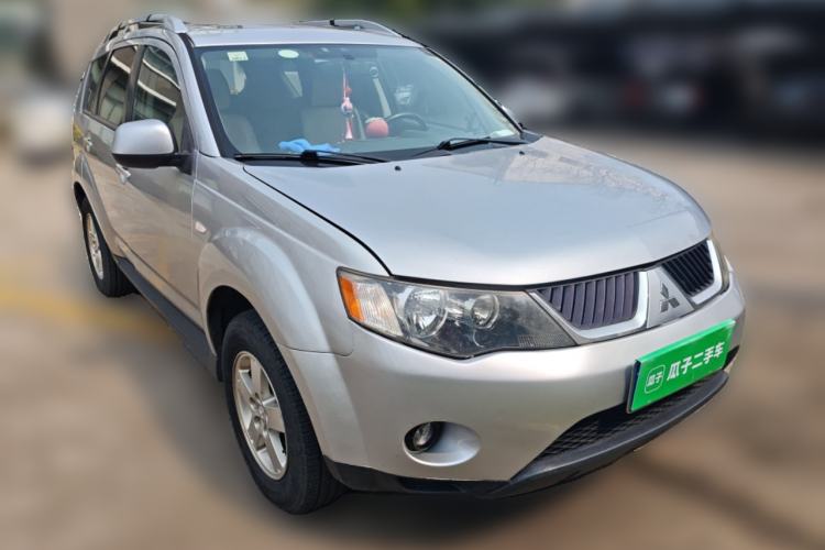 Used Mitsubishi Outlander 2007 2.4 Fashion Edition Front Right 45 Deg