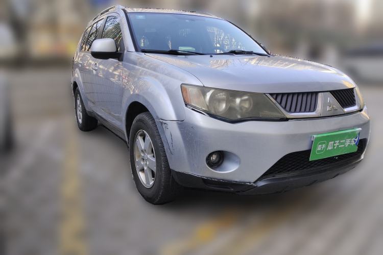 Used Mitsubishi Outlander 2007 2.4 Fashion Edition Front Right 45 Deg