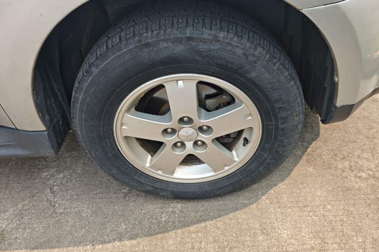 Used Mitsubishi Outlander 2007 2.4 Fashion Edition Right Front Wheel Hub