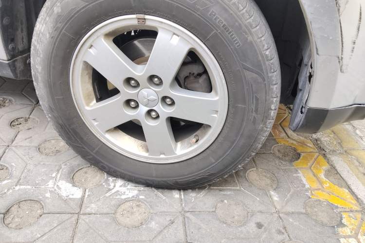 Used Mitsubishi Outlander 2007 2.4 Fashion Edition Right Front Wheel Hub