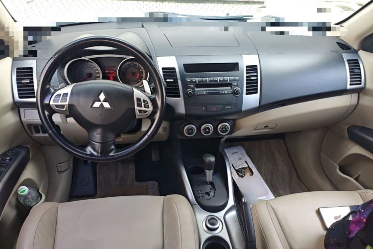 Used Mitsubishi Outlander 2008 3.0 Luxury Edition Center Console