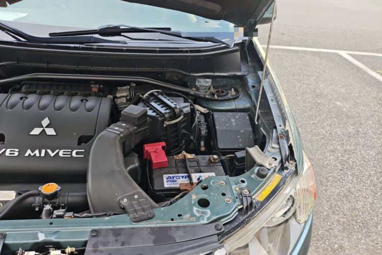 Used Mitsubishi Outlander 2008 3.0 Luxury Edition Engine Bay Left