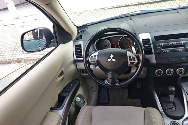 Used Mitsubishi Outlander 2008 3.0 Luxury Edition Steering Wheel