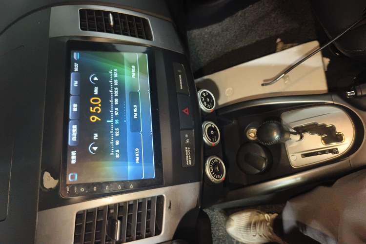 Used Mitsubishi Outlander 2009 3.0 Luxury Edition Audio And AC Panel