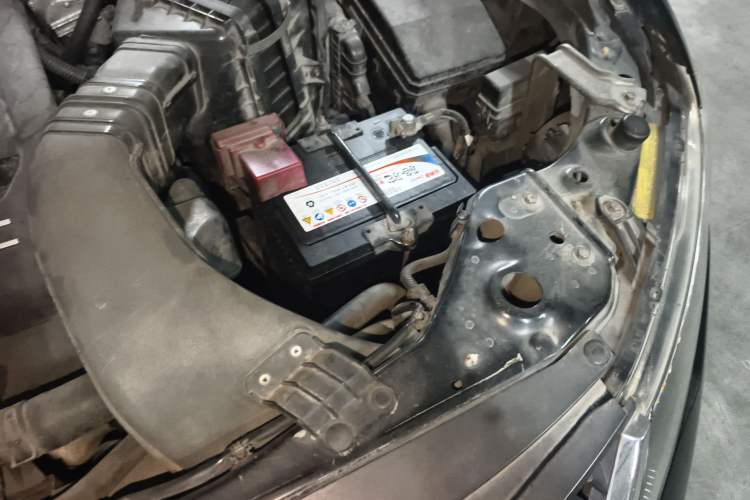 Used Mitsubishi Outlander 2009 3.0 Luxury Edition Engine Bay Left