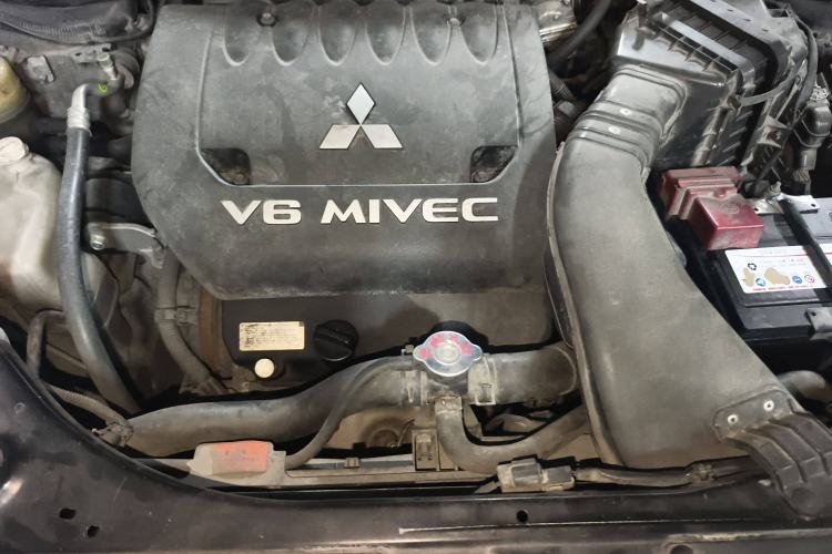Used Mitsubishi Outlander 2009 3.0 Luxury Edition Engine Bay