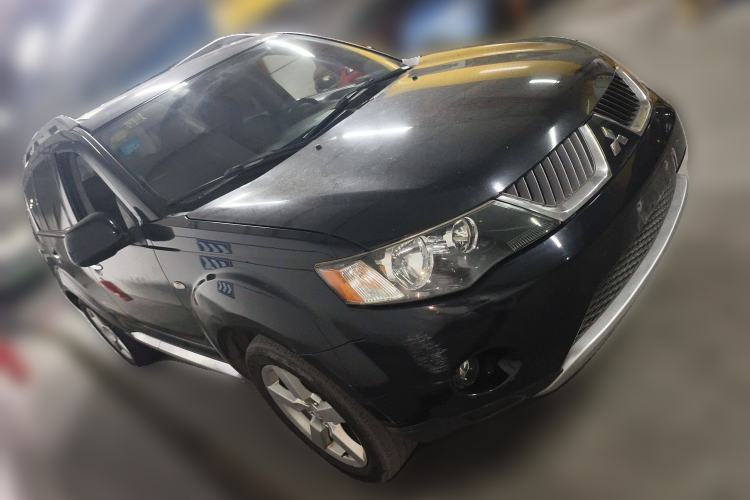 Used Mitsubishi Outlander 2009 3.0 Luxury Edition Front Right 45 Deg