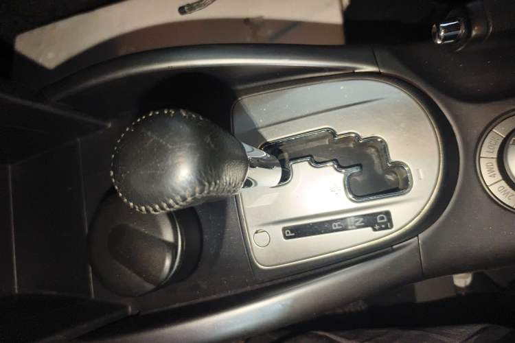 Used Mitsubishi Outlander 2009 3.0 Luxury Edition Gear Lever