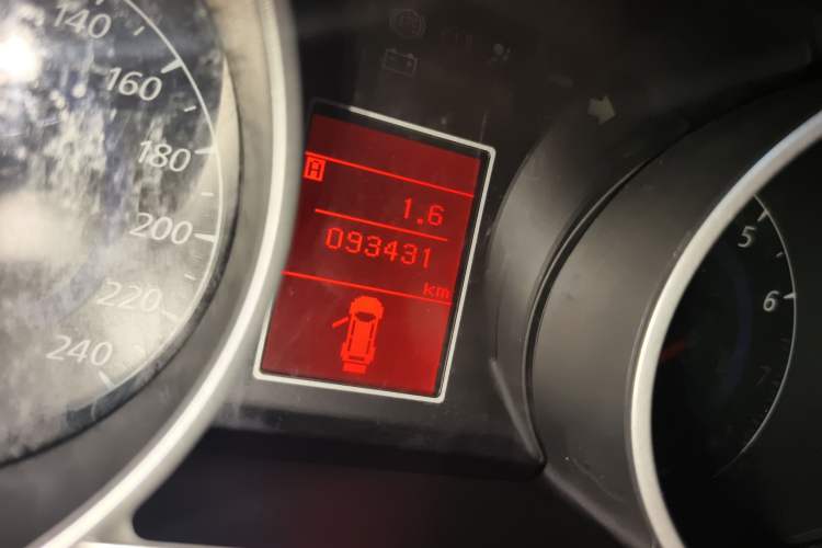 Used Mitsubishi Outlander 2009 3.0 Luxury Edition Odometer Close Up