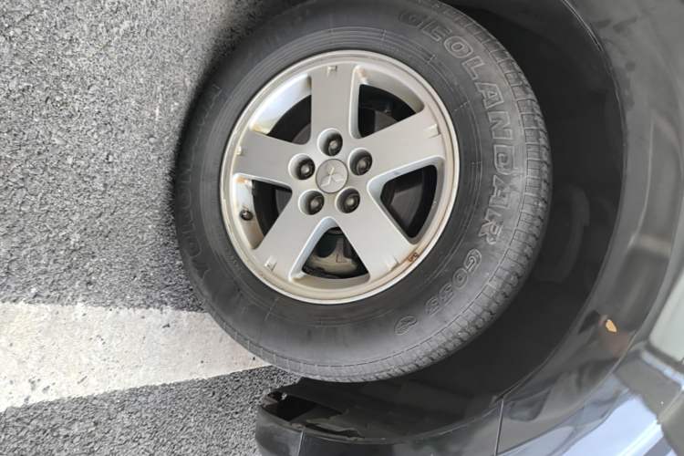 Used Mitsubishi Outlander 2009 2.4 Fashion Edition Right Front Wheel Hub