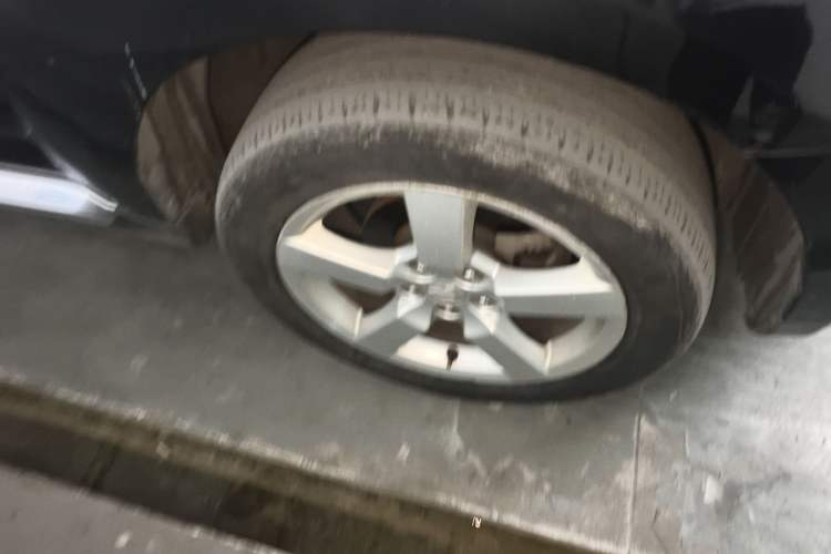 Used Mitsubishi Outlander 2009 3.0 Luxury Edition Right Front Wheel Hub