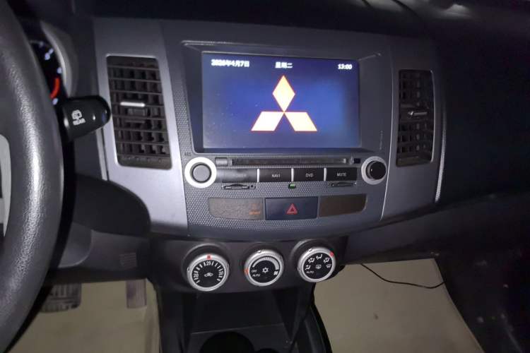Used Mitsubishi Outlander 2010 Kijang 2.0 Sport Edition Audio And AC Panel
