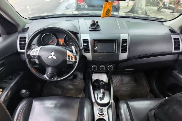 Used Mitsubishi Outlander 2010 Kijang 2.0 Sport Edition Center Console