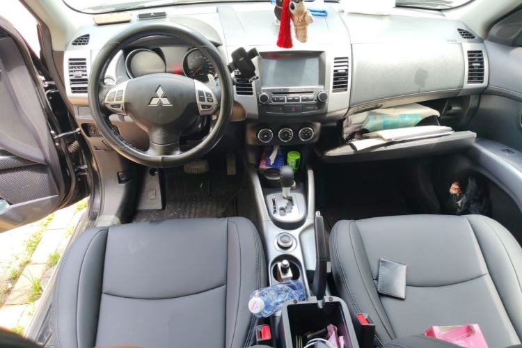 Used Mitsubishi Outlander 2010 Kijang 2.0 Sport Edition Center Console