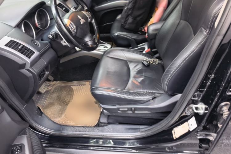 Used Mitsubishi Outlander 2010 Kijang 2.0 Sport Edition Driver Seat