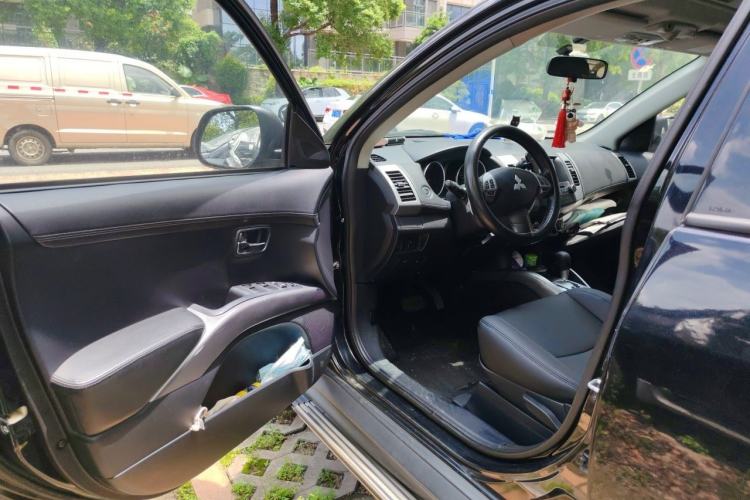 Used Mitsubishi Outlander 2010 Kijang 2.0 Sport Edition Driver Seat