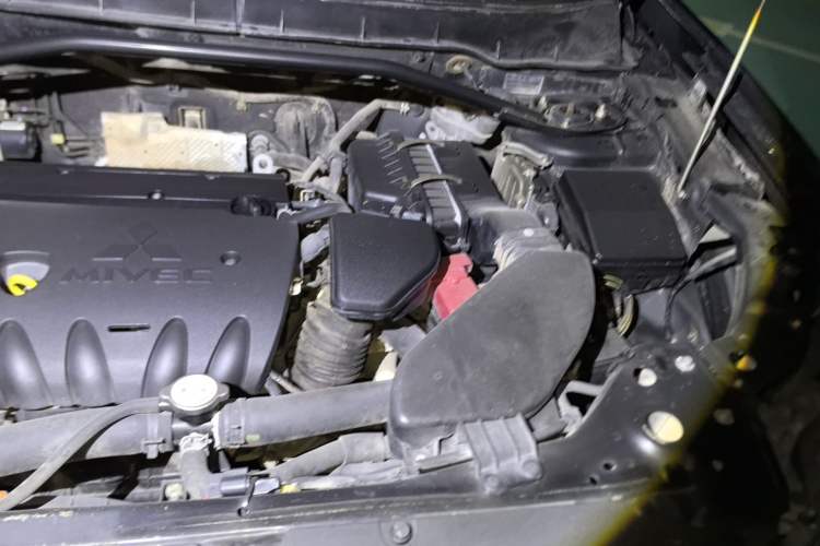 Used Mitsubishi Outlander 2010 Kijang 2.0 Sport Edition Engine Bay Left