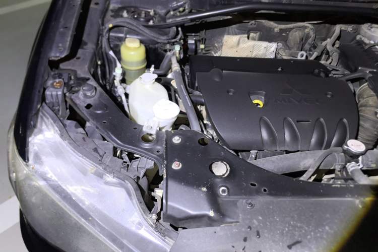 Used Mitsubishi Outlander 2010 Kijang 2.0 Sport Edition Engine Bay Right