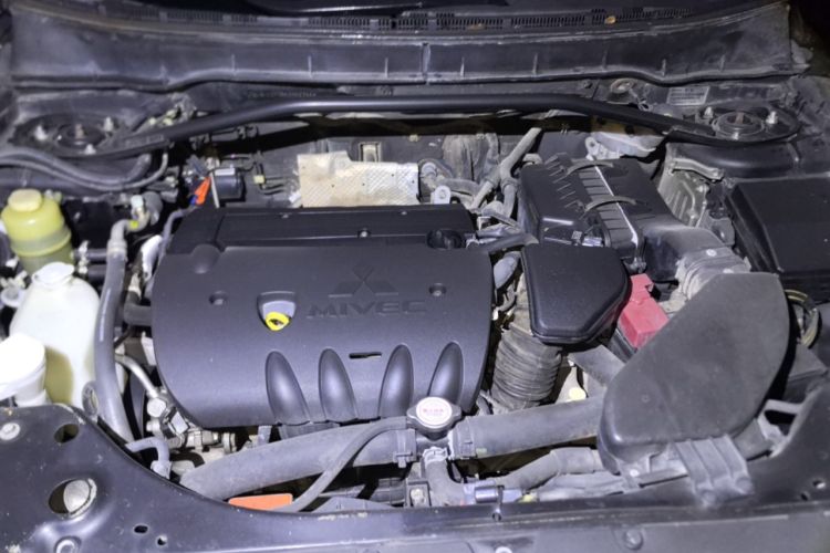 Used Mitsubishi Outlander 2010 Kijang 2.0 Sport Edition Engine Bay