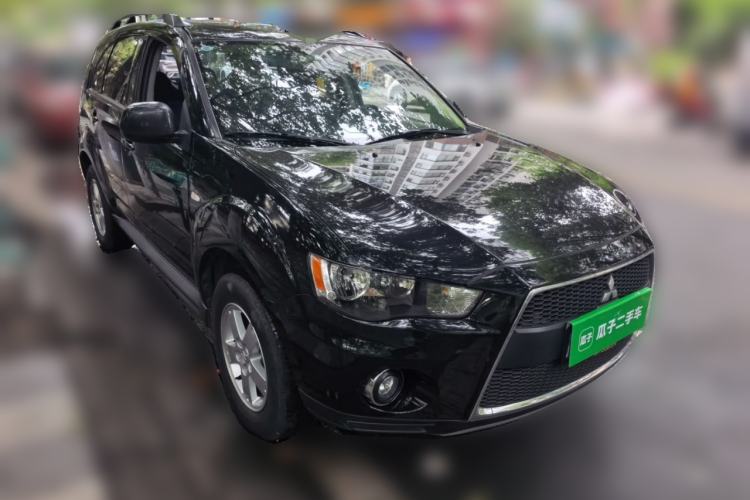Used Mitsubishi Outlander 2010 Kijang 2.0 Sport Edition Front Right 45 Deg
