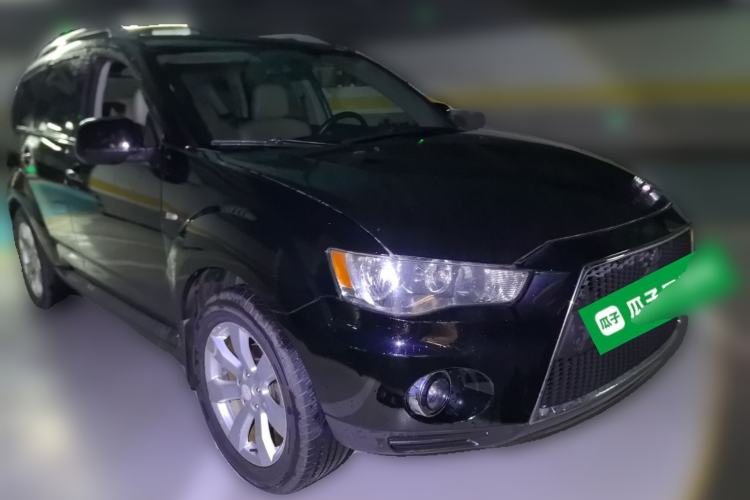 Used Mitsubishi Outlander 2010 Kijang 2.0 Sport Edition Front Right 45 Deg